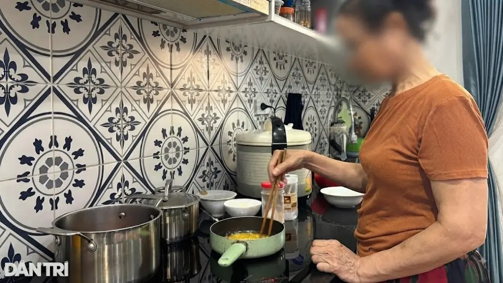Ở tuổi 70, thay vì ở nhà trông cháu, nhiều cụ bà chọn lên Hà Nội làm giúp việc để tích lũy tiền dưỡng già, tự chủ tài chính và tránh tạo gánh nặng cho con cái.