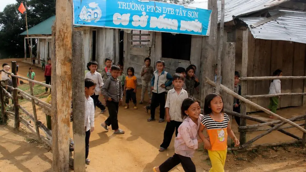 Nghệ An dự kiến tinh gọn 47% đầu mối trường công lập, nhưng vẫn duy trì điểm trường vùng khó để bảo đảm học sinh đến lớp thuận lợi.