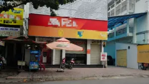 Bảo vệ ngân hàng ở Vĩnh Long dùng dây xích đánh đồng nghiệp sau mâu thuẫn vì thay ca trễ, khiến nạn nhân bị thương nặng.