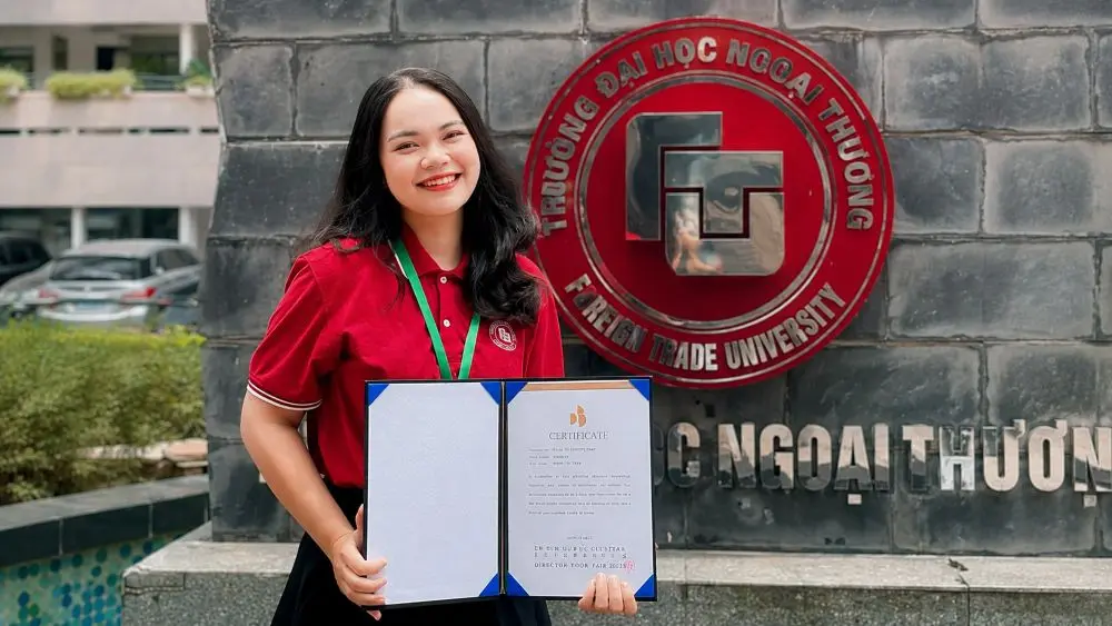 Nguyễn Thị Thảo nhận học bổng toàn phần thạc sĩ Kinh doanh và Tài chính tại Tây Ban Nha, sau hành trình bền bỉ chuẩn bị hồ sơ.