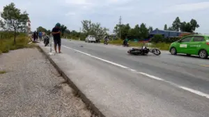 Tai nạn trên tuyến tránh Vinh khiến một thanh niên tử vong sau khi xe máy va chạm cọc tiêu. Cơ quan chức năng đang làm rõ nguyên nhân.