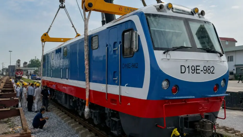 Đầu máy D19E thế hệ mới được VNR tiếp nhận, cải tiến hơn 40 hạng mục, nâng cao an toàn và độ ổn định khi kéo tàu.