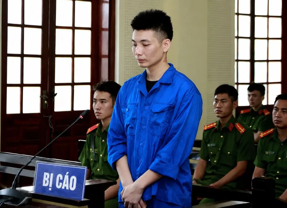 Bàn Văn Vỹ bị tuyên 15 năm tù vì dùng dao tấn công 4 nhân viên y tế và một người nhà tại Bệnh viện Sản Nhi Nghệ An.