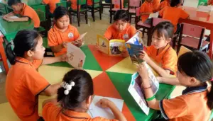 Hơn 200.000 học sinh Nghệ An sẽ được ưu tiên sử dụng sách giáo khoa miễn phí trong năm học mới. Xem chi tiết chính sách.
