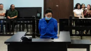 Bịa chuyện quen lãnh đạo để tạo lòng tin, Trịnh Thị Huyền chiếm đoạt gần 19 tỷ đồng và lĩnh án 20 năm tù.