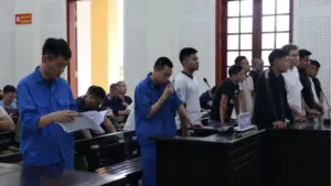 11 bị cáo lĩnh án tù vì tham gia buôn bán, vận chuyển trái phép khí cười N2O với quy mô lớn.
