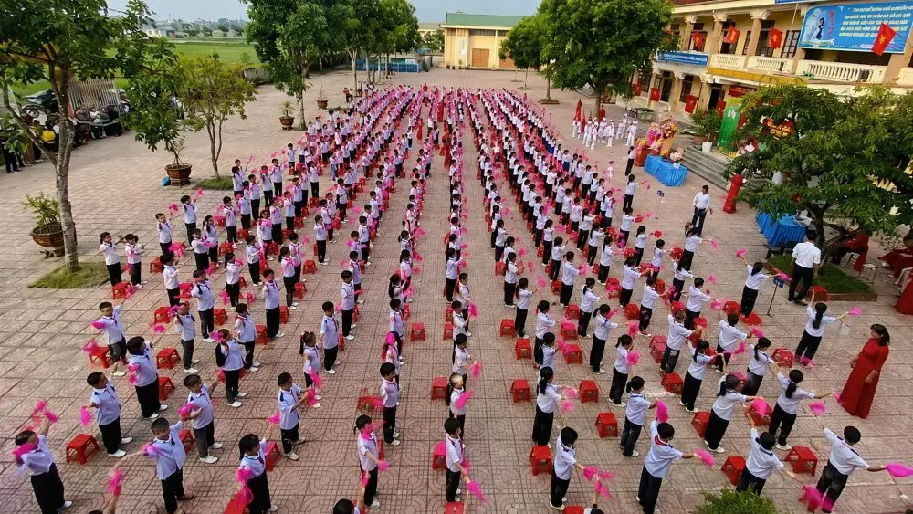 Nghệ An sáp nhập 647 trường học, giảm 48% đầu mối và hướng dẫn việc bố trí, bổ nhiệm hiệu trưởng sau sắp xếp.