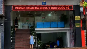 Phòng khám đa khoa y học quốc tế Kim Mã bị xử phạt 131 triệu đồng và tước giấy phép hoạt động 6 tháng do nhiều vi phạm.
