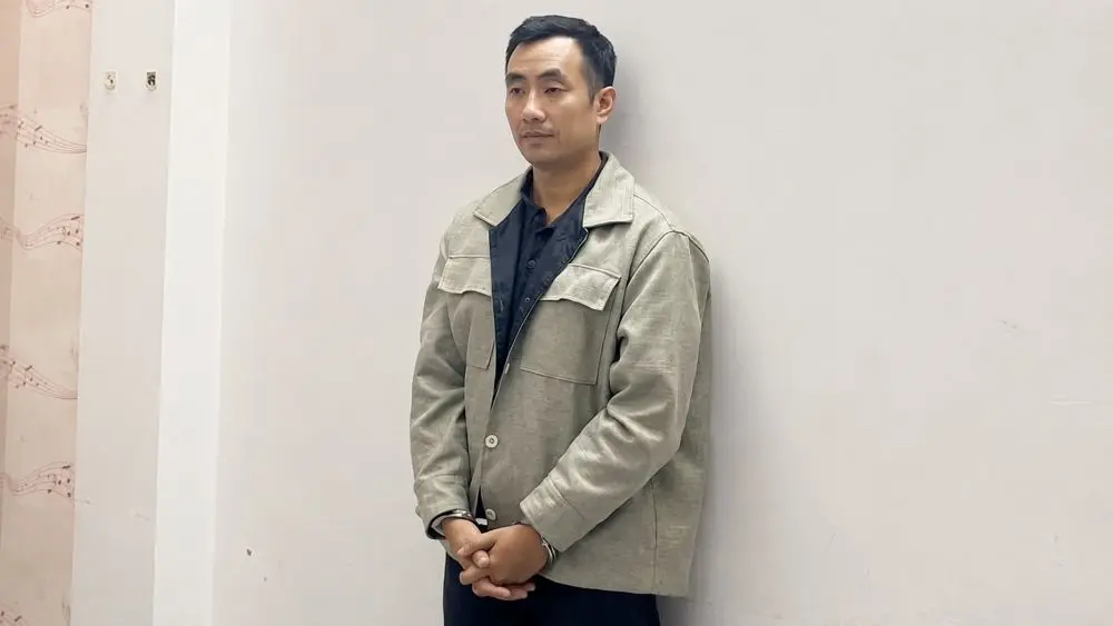 Trần Tiến Đạt bị bắt tạm giam vì bị cáo buộc tự ý bán, thế chấp đất góp vốn, chiếm đoạt tiền của 2 người ở Hà Nội.