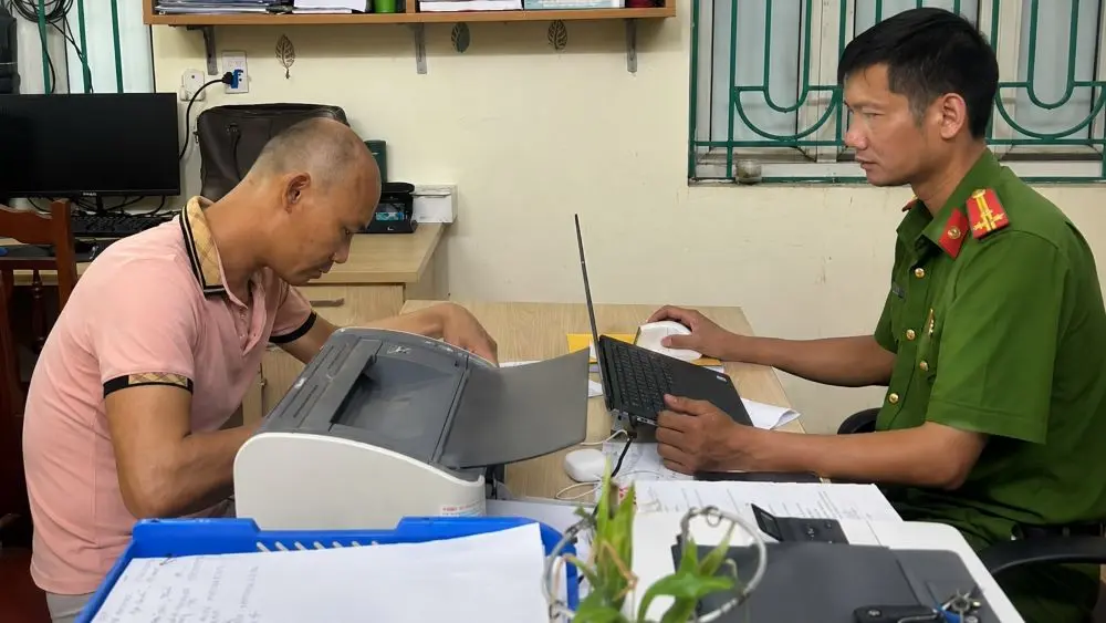 Trần Văn Tuân bị khởi tố, tạm giam vì bị cáo buộc dâm ô hai bé gái 12 và 8 tuổi tại Hưng Yên.