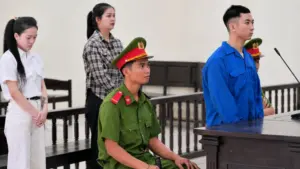 Thuốc giảm cân giả làm từ bột mì, trà xanh được bán qua 20 gian hàng Shopee, nhóm bị cáo thu lợi bất chính 2,4 tỷ đồng.