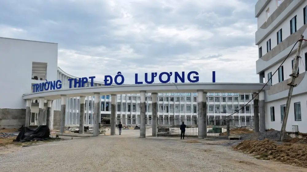 Trường THPT Đô Lương I đầu tư 200 tỷ đồng sắp hoàn thành, nổi bật với kiến trúc vòng cung và quy mô hơn 2.000 học sinh.