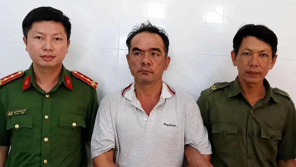 Bắt khẩn cấp nghi phạm ép xe cướp tài sản của người phụ nữ lúc 3 giờ sáng, vụ án đang được cơ quan công an điều tra, làm rõ.