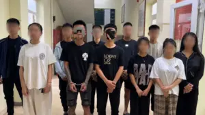 Khởi tố vụ án 2 nhóm đối tượng đuổi chém nhau ở Hà Nội, cơ quan công an đang làm rõ vai trò của 14 người liên quan.