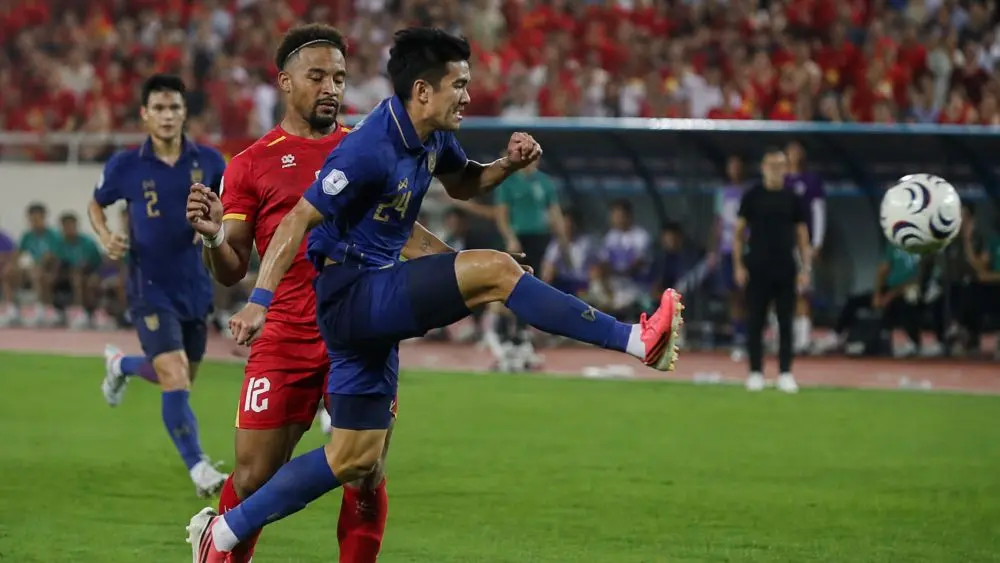 Wanchai Jarunongkran đá phản lưới nhà cuối trận, giúp tuyển Việt Nam hòa Thái Lan 2-2 và vô địch ASEAN Cup 2026.