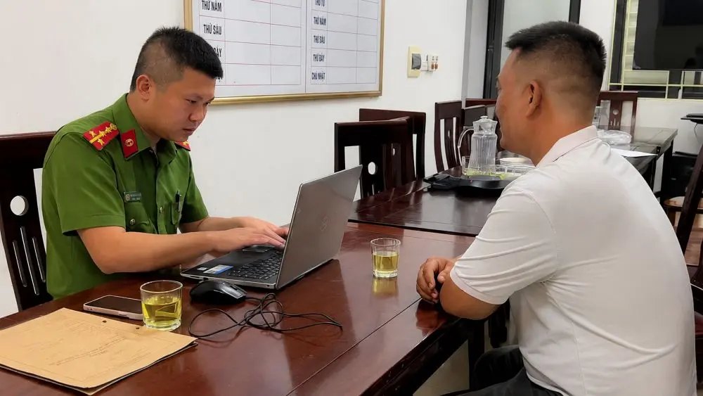 Vụ trẻ nghi bị bạo hành ở Nghệ An có diễn biến mới khi tòa sơ thẩm giao bé trai 10 tuổi cho mẹ trực tiếp nuôi dưỡng.