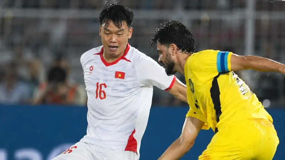 Tuyển Việt Nam đánh bại Malaysia ở bán kết lượt đi ASEAN Cup 2026, nhưng chiến thắng đặt ra câu hỏi về may mắn hay thực lực.