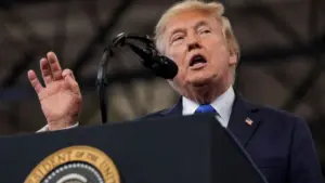 Tổng thống Trump tuyên bố sẽ sớm coi eo biển Hormuz là lãnh thổ Mỹ sau khi đánh bại Iran, trong bối cảnh căng thẳng tiếp tục leo thang.