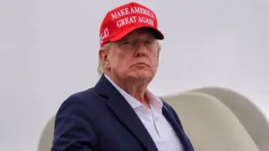 Ông Trump phát động "chiến tranh kinh tế" với Iran, đe dọa trừng phạt các nước hỗ trợ Tehran trong chiến dịch cô lập chưa từng có.