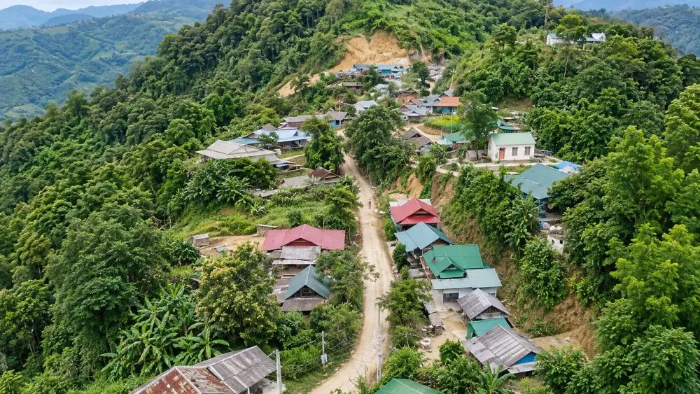 Từ những bản làng miền Tây Nghệ An, người dân đang mở hướng mưu sinh qua tạo việc làm, nghề truyền thống và du lịch cộng đồng.
