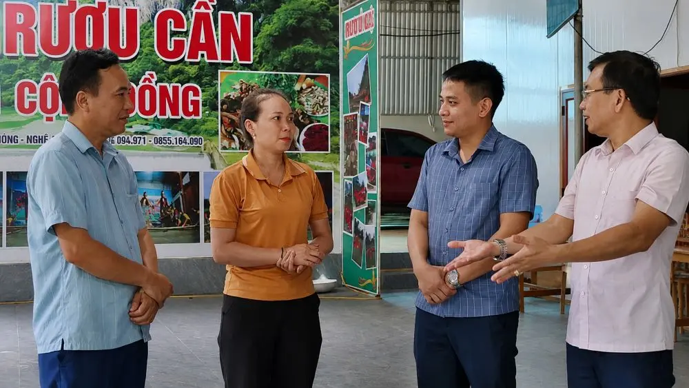 Khám phá những mô hình làm giàu độc đáo ở miền Tây Nghệ An, từ nuôi dúi, nuôi ong, trồng chè đến phát triển du lịch cộng đồng.
