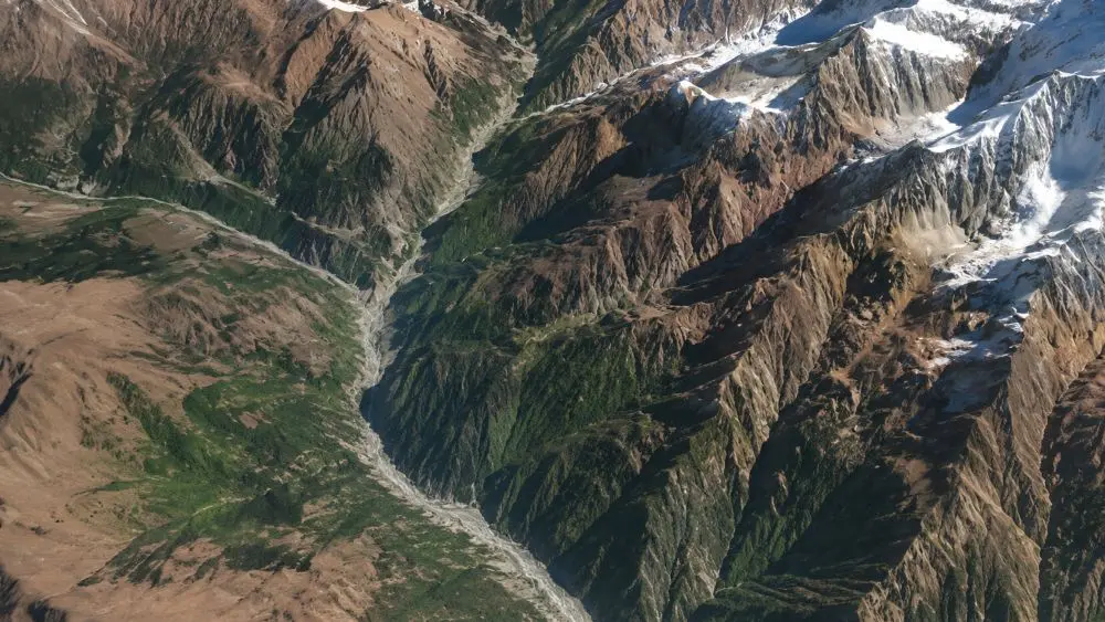 Lũ quét ở biên giới Nepal - Trung Quốc khiến ít nhất 160 người chết, hàng trăm người mất tích. Những hình ảnh cho thấy sức tàn phá khủng khiếp.