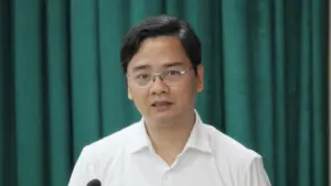 Giám đốc Sở Giáo dục và Đào tạo Tuyên Quang Vũ Đình Hưng bị đình chỉ công tác sau vụ điểm thi bất thường tại trường chuyên.