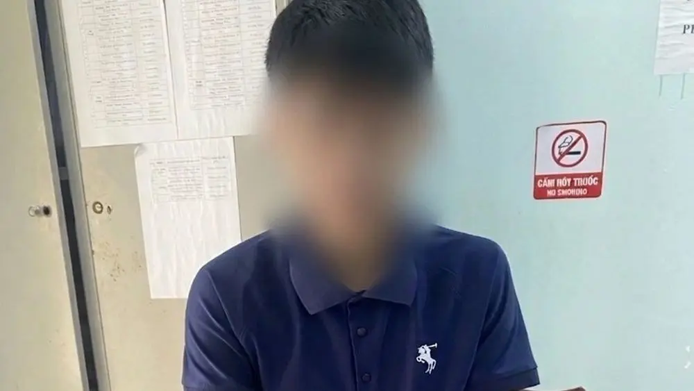 Thanh niên mang xe máy đi cầm cố rồi báo tin giả bị mất, sau đó bị Công an xã Tiên Lữ xử phạt 3,5 triệu đồng.