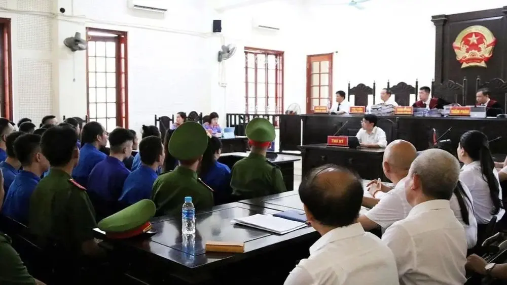 48 bị cáo trong đường dây lừa đảo xuyên quốc gia giả danh Lazada hầu tòa tại Nghệ An, chiếm đoạt hơn 71 tỷ đồng.