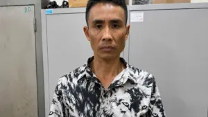 Nguyễn Khắc Tú bị tạm giữ sau khi quát mắng, chặn đầu và hành hung người đi xe máy vì không nhường đường.