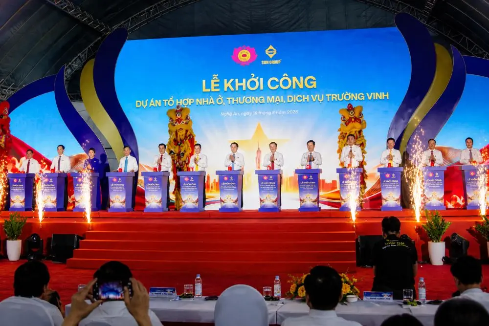 Nghệ An khởi động dự án tổ hợp nhà ở, thương mại, dịch vụ Trường Vinh hơn 8.700 tỷ đồng với sự tham gia của các đại biểu.