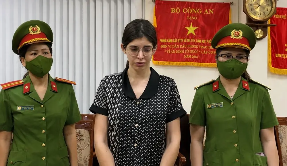 Người mẫu An Tây hầu tòa trong vụ án ma túy, bị cáo buộc cung cấp ma túy và địa điểm để nhóm bạn sử dụng trái phép.