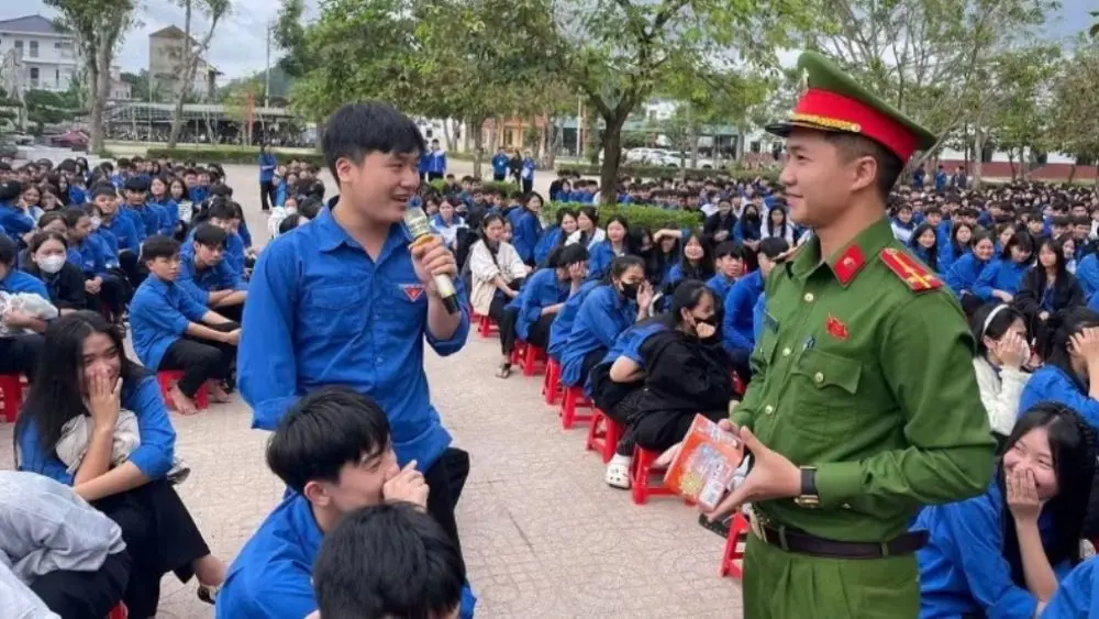 Mô hình "3 cùng" tại Nghệ An giúp tăng hiệu quả đồng hành, giáo dục thanh thiếu niên. Khám phá cách làm mang lại chuyển biến tích cực.