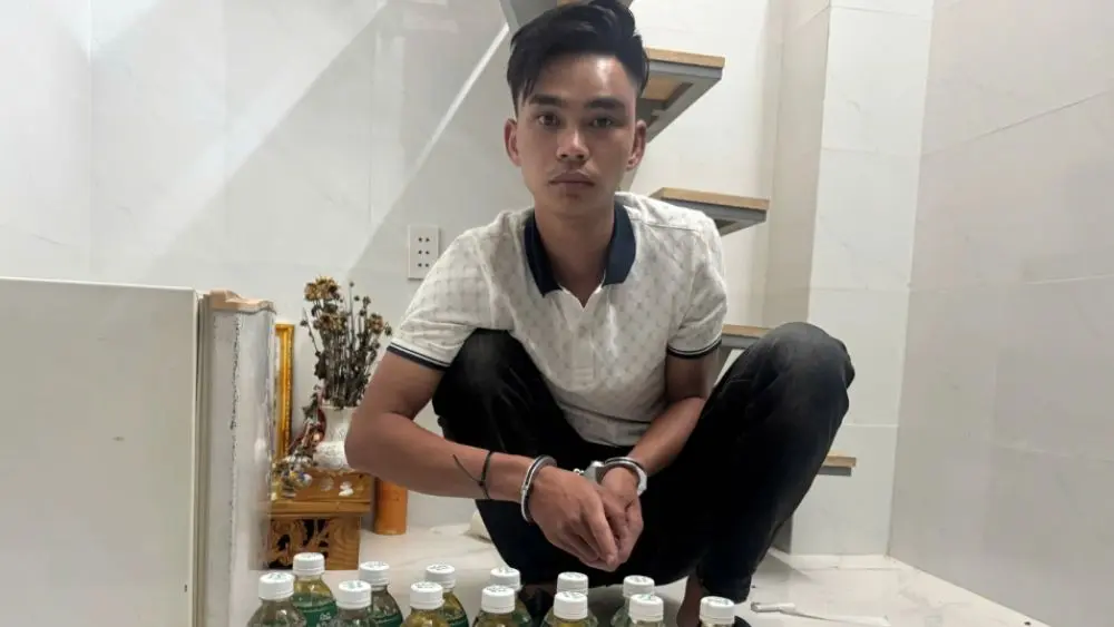 Công an TPHCM triệt phá đường dây đưa ma túy Etomidate từ Campuchia về pha chế thuốc lá điện tử, khởi tố 30 đối tượng.