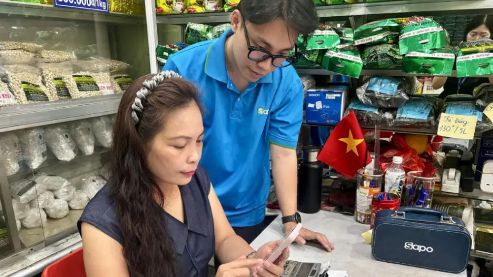 Hộ kinh doanh không bắt buộc ghi sổ kế toán bằng tay, được lưu trữ tài liệu kế toán điện tử hoặc bản giấy theo quy định mới.