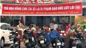 Vụ nhà hàng từ chối hoa hồng gây tranh cãi, hé lộ "luật ngầm" trong ngành du lịch qua chia sẻ của tài xế và hướng dẫn viên.