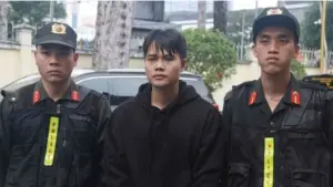 Núp bóng mua bán nợ, Lê Tuấn Phong cùng đồng phạm bị cáo buộc tổ chức đòi nợ bằng nhiều thủ đoạn gây sức ép, dẫn đến cưỡng đoạt tài sản.