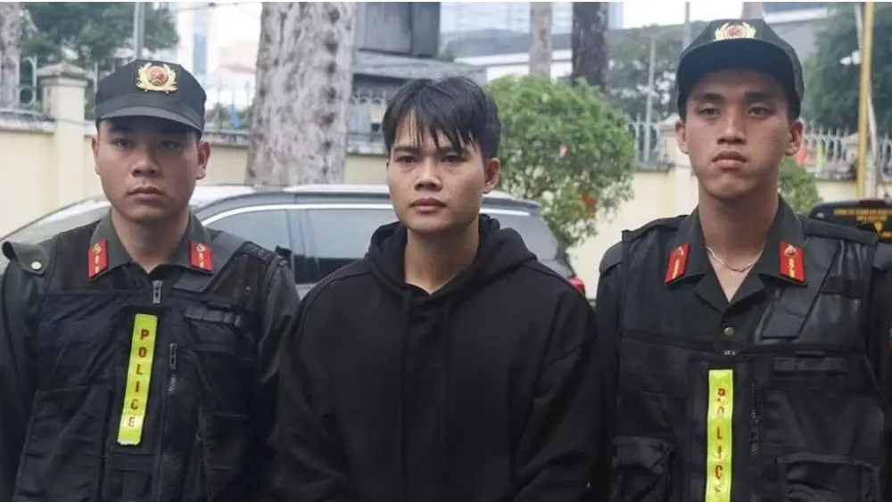 Núp bóng mua bán nợ, Lê Tuấn Phong cùng đồng phạm bị cáo buộc tổ chức đòi nợ bằng nhiều thủ đoạn gây sức ép, dẫn đến cưỡng đoạt tài sản.
