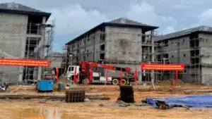 Trường nội trú Anh Sơn đang được đẩy nhanh tiến độ, với sự hỗ trợ của bộ đội, phấn đấu hoàn thành các hạng mục chính trước ngày 26/8.