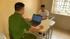 Tài xế Đỗ Văn Hòe bị tạm giữ hình sự sau khi gây tai nạn khiến một người tử vong rồi cất giấu ô tô và bỏ trốn.