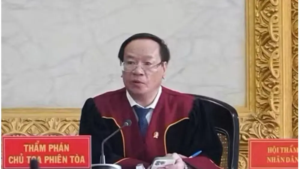 Đại án ma túy VN10 xét xử 227 bị cáo, với thẩm phán Vũ Thanh Lâm làm chủ tọa phiên tòa tại TAND TPHCM.