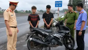 Hai đối tượng trộm xe máy ở Quảng Ninh, đưa về Nghệ An tìm người mua, đã bị khởi tố về hành vi trộm cắp tài sản.