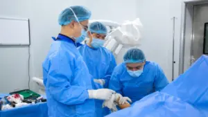 Bé gái 14 tuổi gãy xương cánh tay sau tai nạn xe đạp điện, hồi phục vận động sau 3 ngày nhờ kỹ thuật ít xâm lấn.