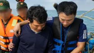 Truy nã đỏ Interpol Trần Đình Trung bị bắt khi lẩn trốn trên tàu cá. Xem chi tiết vụ bắt giữ.