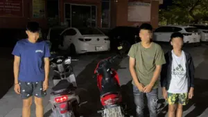 CSGT Nghệ An xử lý 60 trường hợp vi phạm giao thông, tạm giữ 30 xe mô tô sau khi người dân xuống đường mừng tuyển Việt Nam thắng Thái Lan.