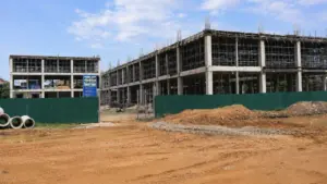 Nghệ An: Hàng ngàn học sinh vẫn phải học tại cơ sở thuê tạm khi trường mới chậm tiến độ.