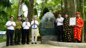 Ba cây cổ thụ ở Nghệ An, Hà Tĩnh vừa được công nhận Cây Di sản Việt Nam, trong đó có cây trầm hương hơn 500 năm tuổi.