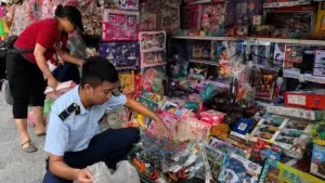 Quản lý thị trường Hà Nội kiểm tra, xử lý nhiều sản phẩm bánh kẹo vi phạm dịp Trung thu 2026.