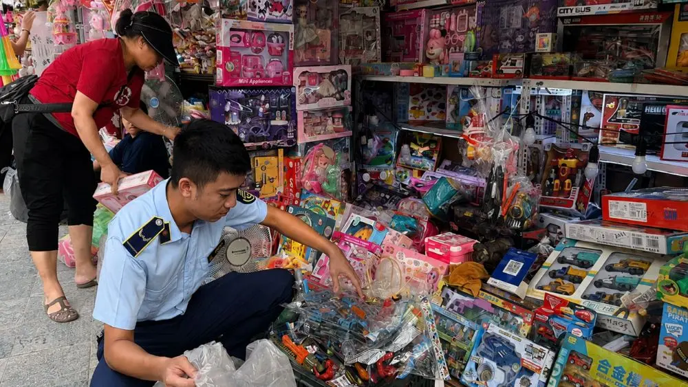 Quản lý thị trường Hà Nội kiểm tra, xử lý nhiều sản phẩm bánh kẹo vi phạm dịp Trung thu 2026.