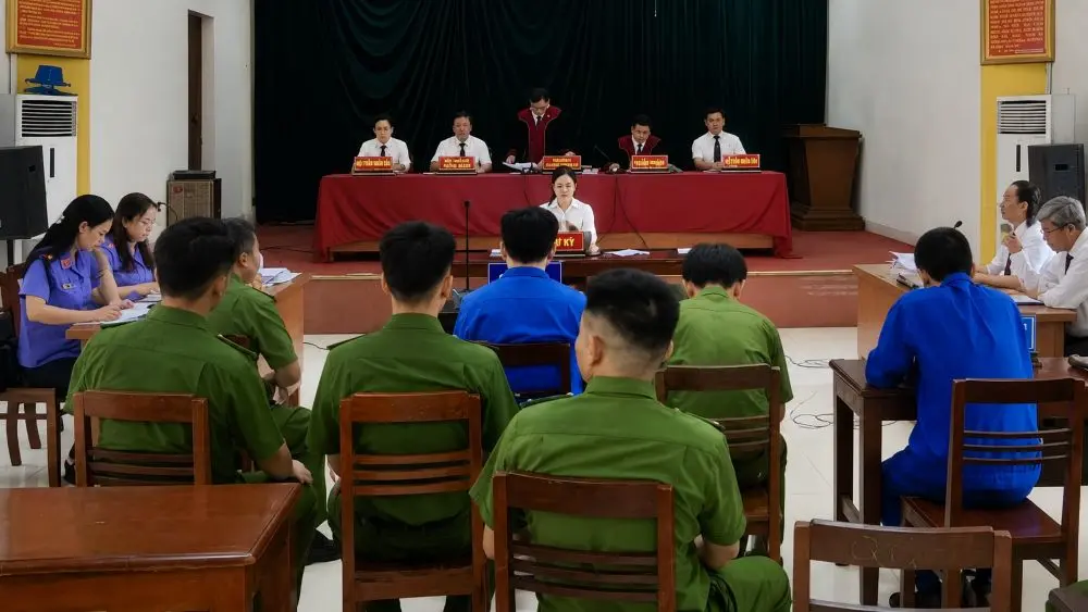 Tráng A Của lĩnh án tử hình lần thứ hai trong vụ mua bán 80 bánh heroin, với hơn 27,7kg ma túy. Xem diễn biến vụ án.